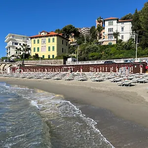 Vicino Al Mare Soleggiato In Centro Ad Appartamento Imperia
